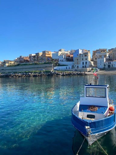 Romantischer Fischerhafen in Trappeto